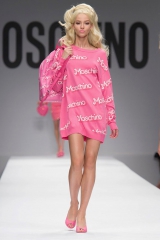 �����-���� �� Moschino