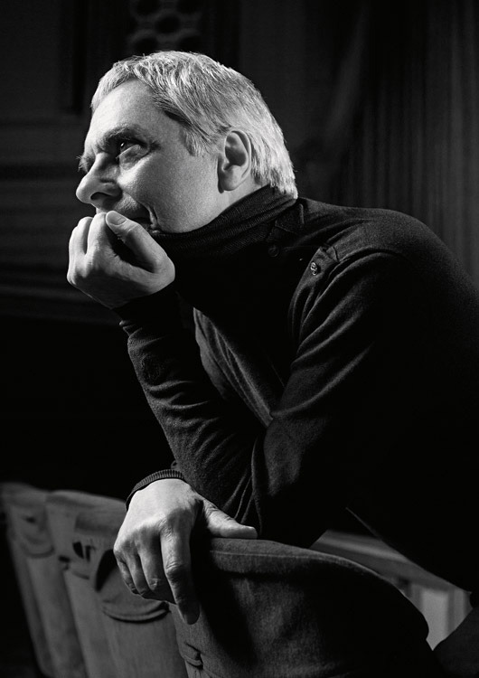 ����� ����